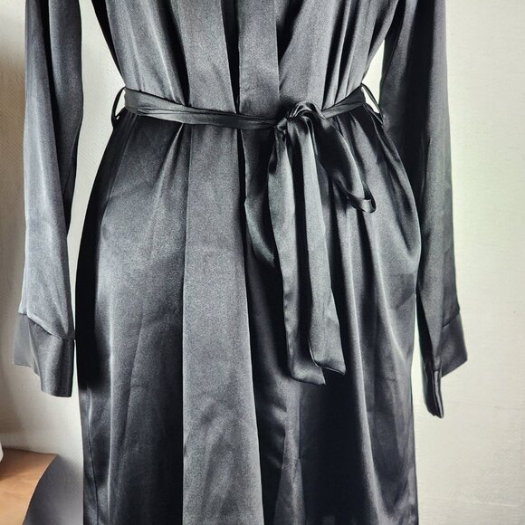 Apt. 9 Intimates Black Satin Feel Poly Long Sleeve Contrast Cuff Robe Size M - Picture 5 of 16
